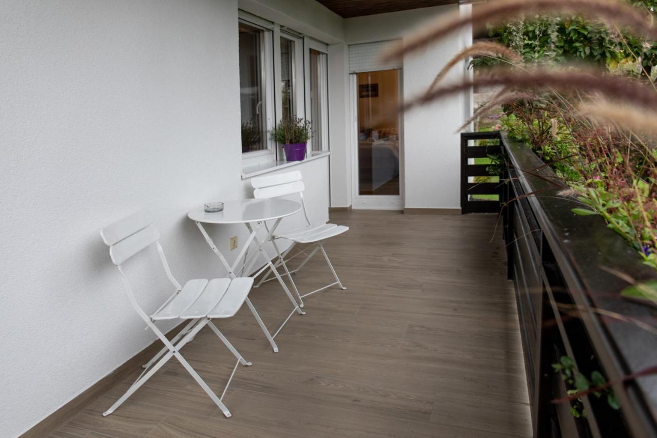 Honey Apartments Жировница Экстерьер фото