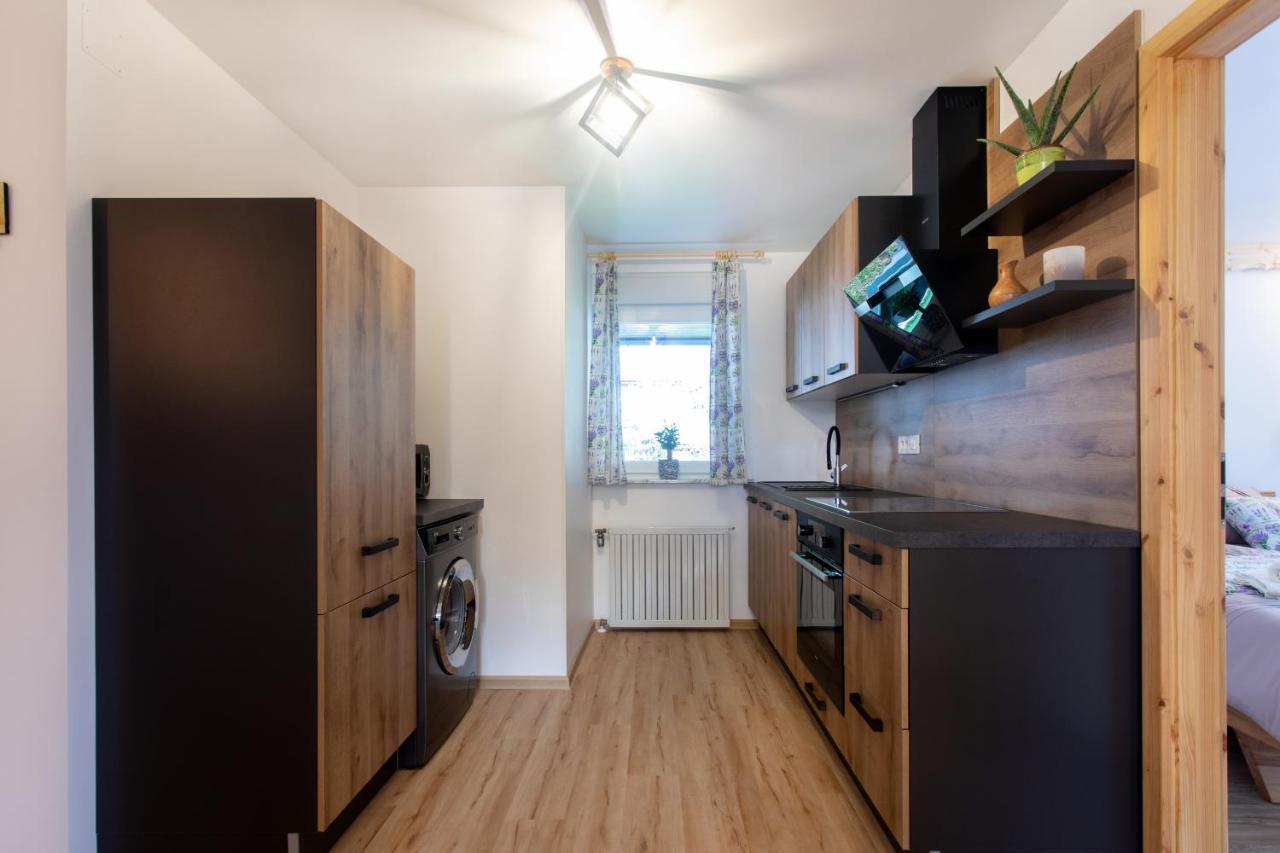 Honey Apartments Жировница Экстерьер фото